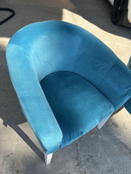 Продам два кресла и диван