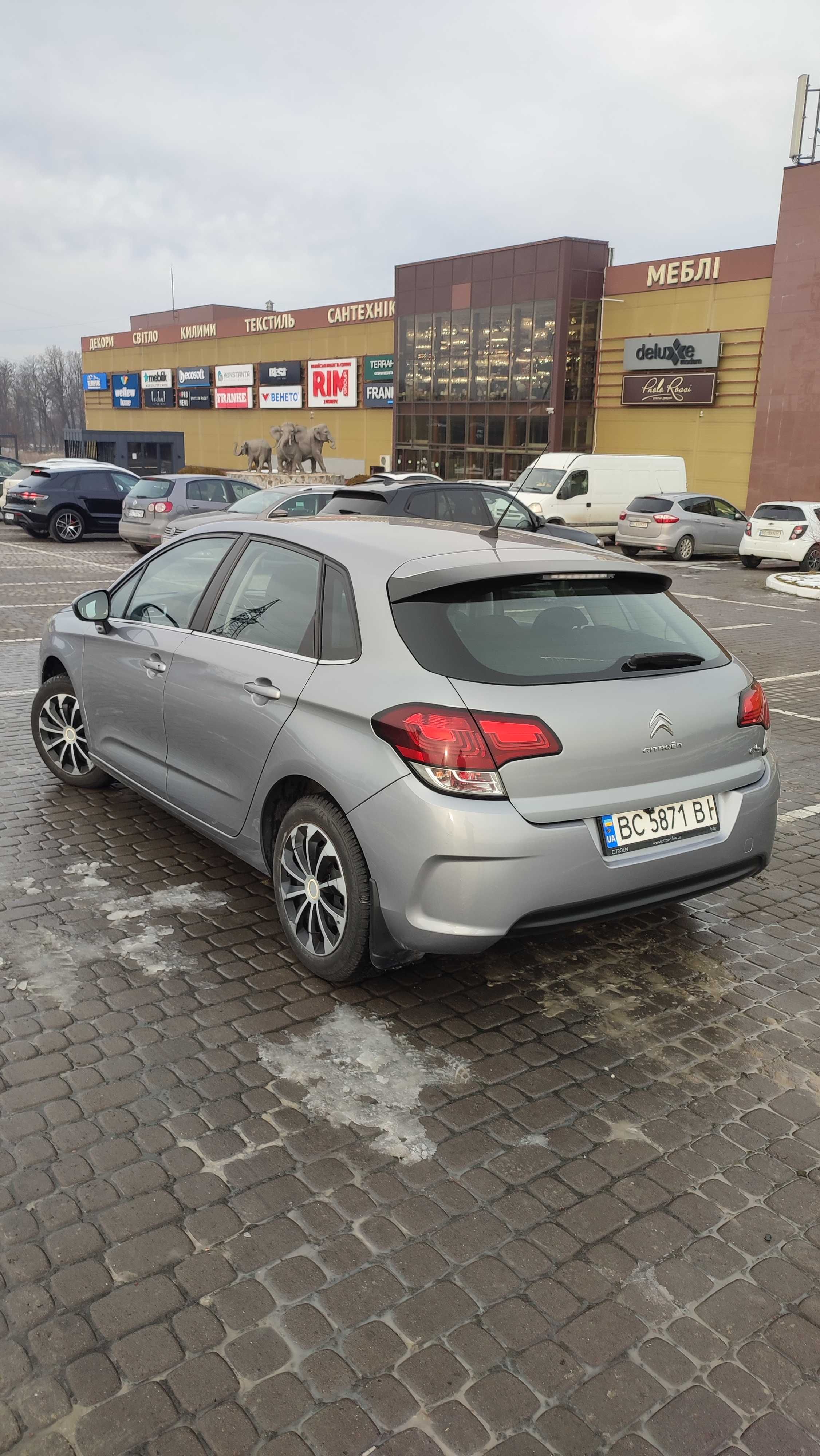 Продаж легкового автомобіля