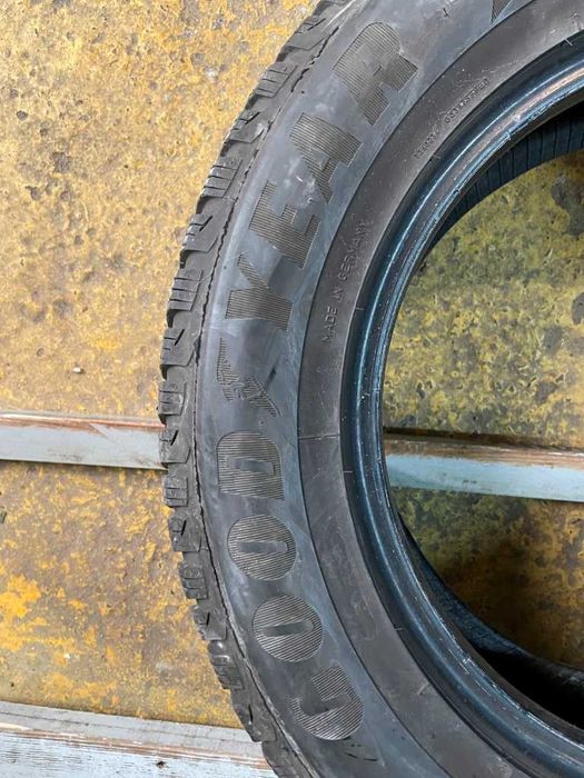 215/65 R16 GoodYear UltraGrip 8 2шт зимня