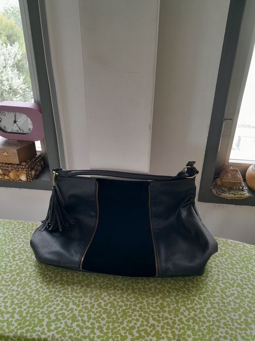 Vendo Mala de Senhora muito bonita como nova