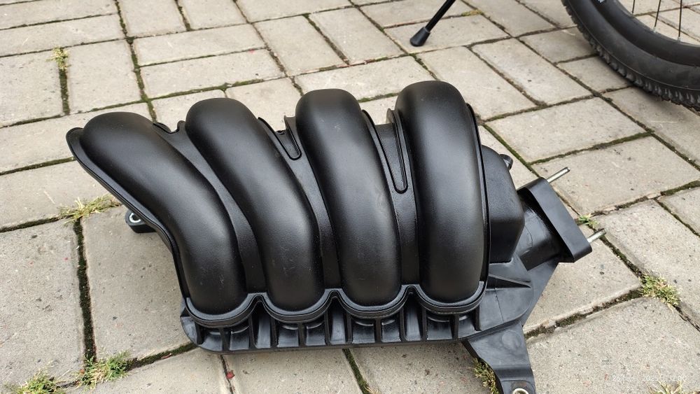 Випускний колектор Geely emgrand ec7.