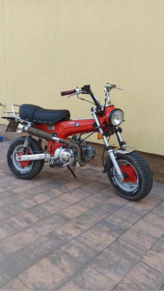 Honda dax st50 (skyteam)