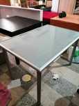 Mesa de cozinha em aluminio e vidro fosco