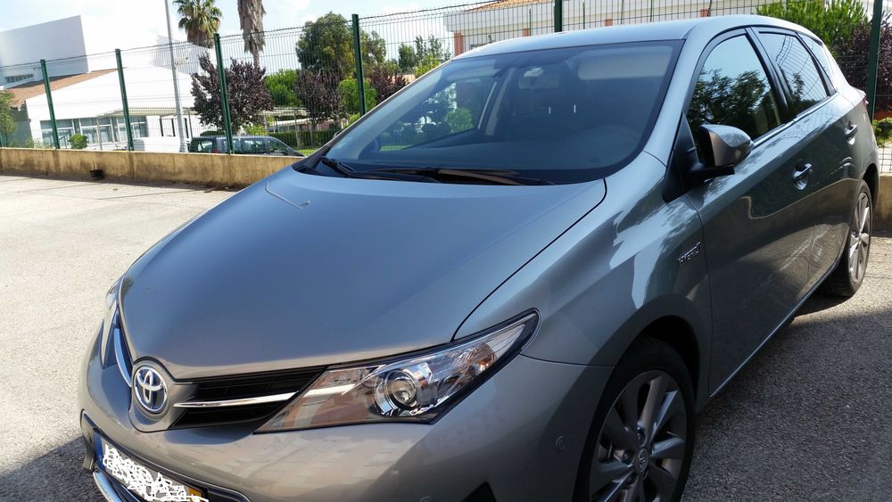 Vendo Toyota Auris Híbrido-com pouco uso