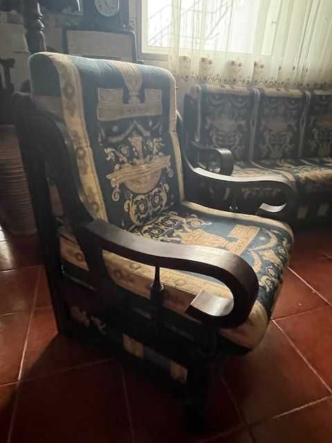 Sofá de 3 lugares mais 2 poltronas