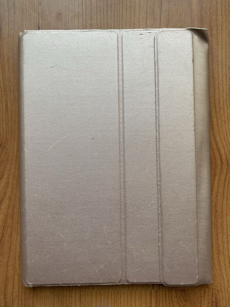 Capa magnética para iPad rosa dourado com teclado branco