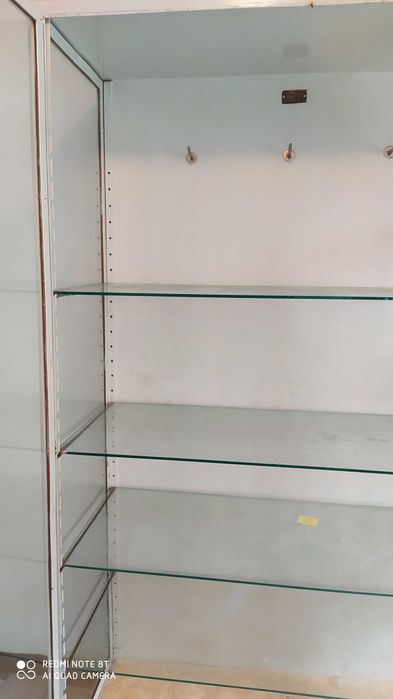 Witryny gabinetowe metalowe szklane.