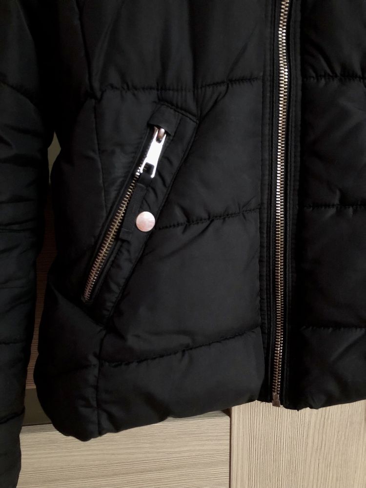 Czarna, pikowana kurtka z kapturem przejściowa damska XS 34