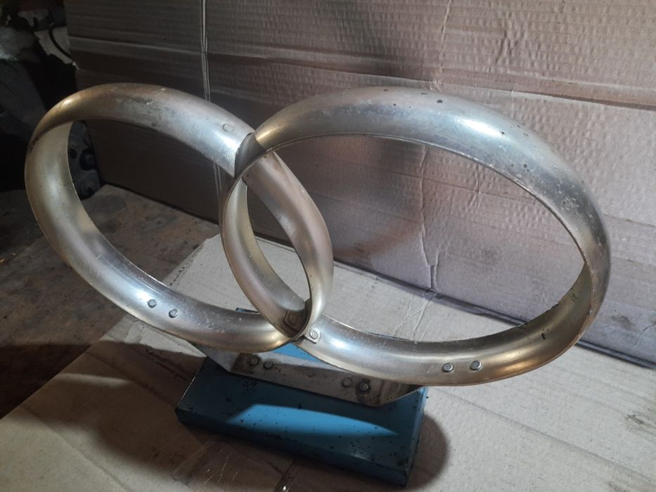 Весільні кільця,  на автомобіль..