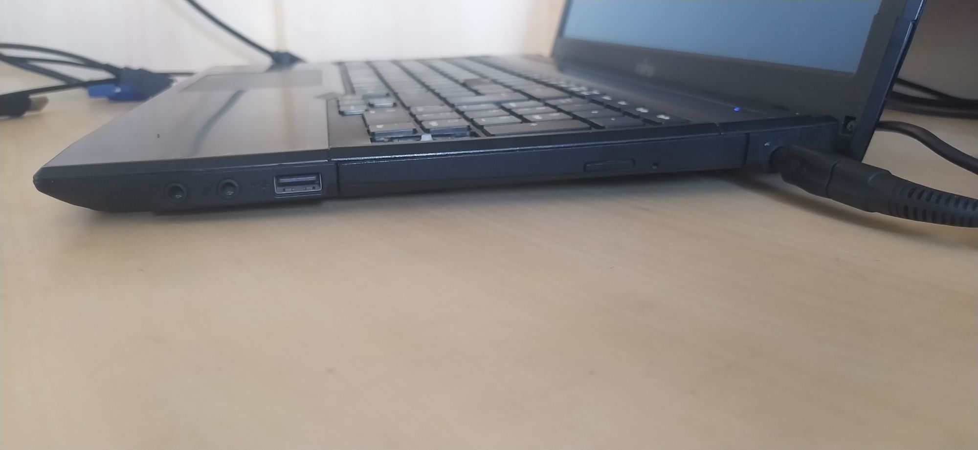 Laptop FUJITSU LIFEBOOK AH544 6GB ram *uszkodzony*