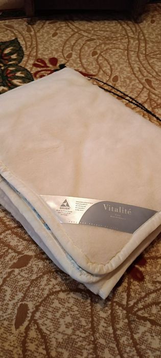 Продам постельный комплект из мериносовой шерсти .