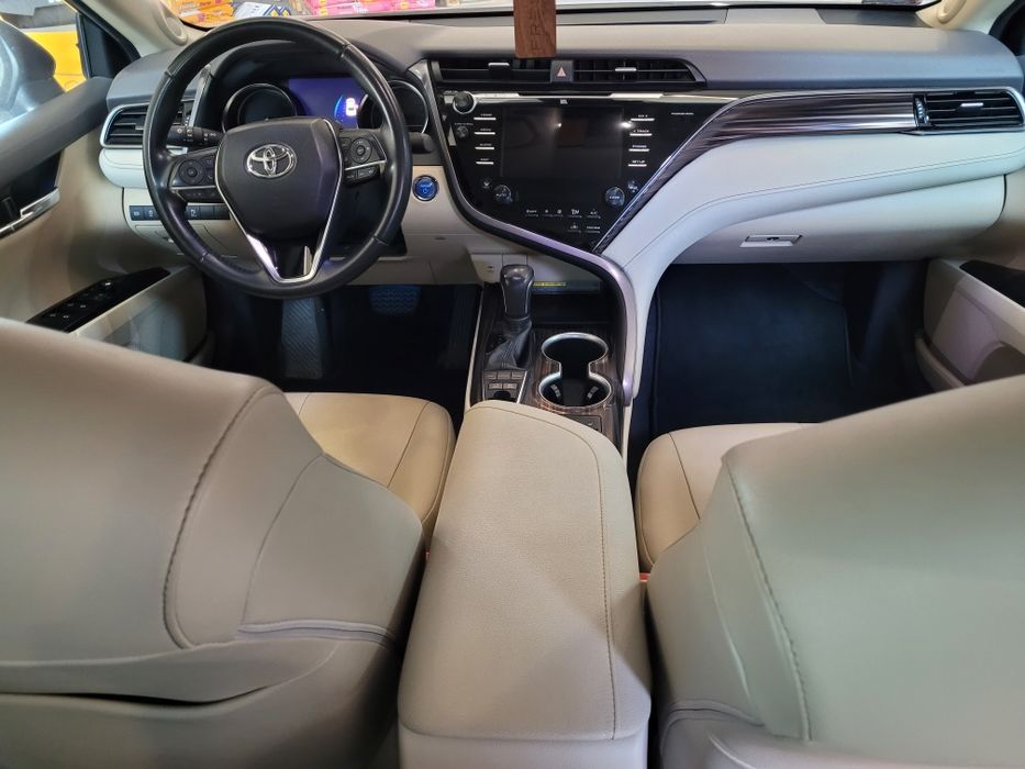 Toyota Camry Executive + pakiet VIP + pakiet light + pakiet cargo