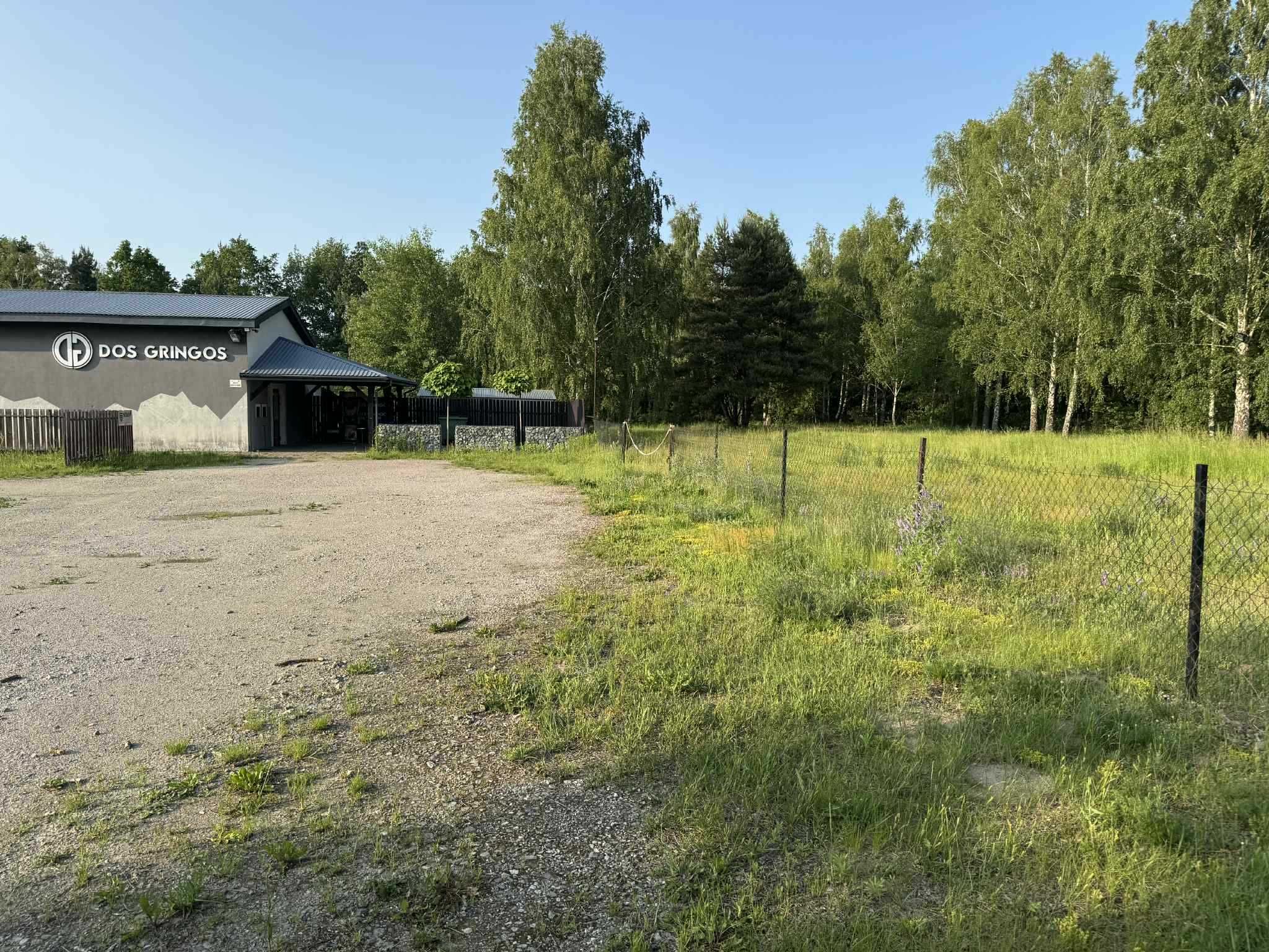 Działka 1.3758 ha z dużym budynkiem, garażem i placem – Oleksów