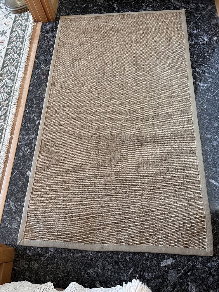 Conjunto de 5 tapetes em sisal com  rebordo ,cor natural novos