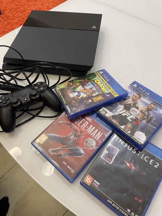 Ігрова приставка Плейстейшен Sony 4 Ігри