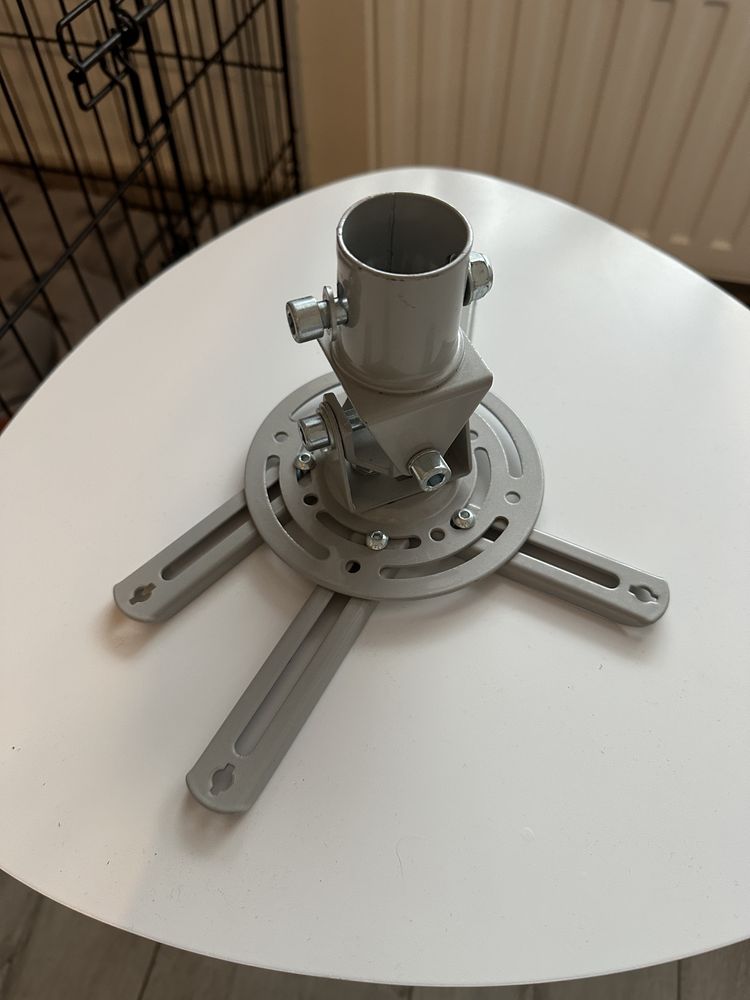 Projektor rzutnik NEC V332W + uchwyt