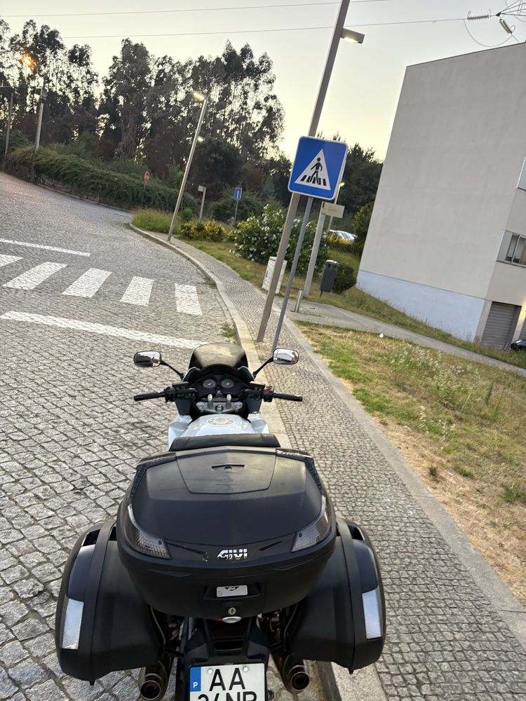 HONDA CBF 1000 ( 3 malas de viagem ) Ano de 2009