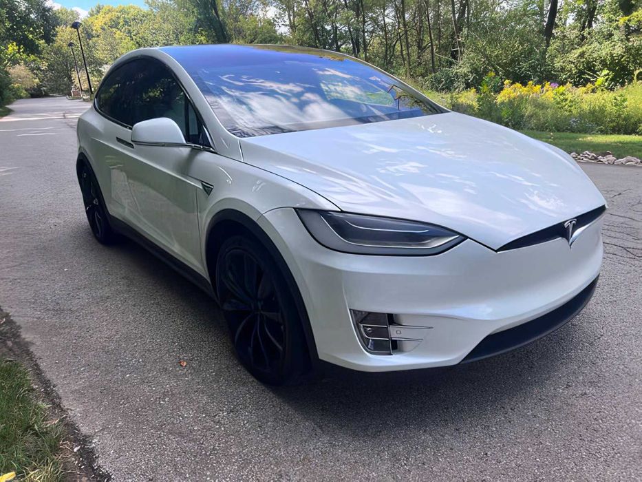 Tesla Model X      2018