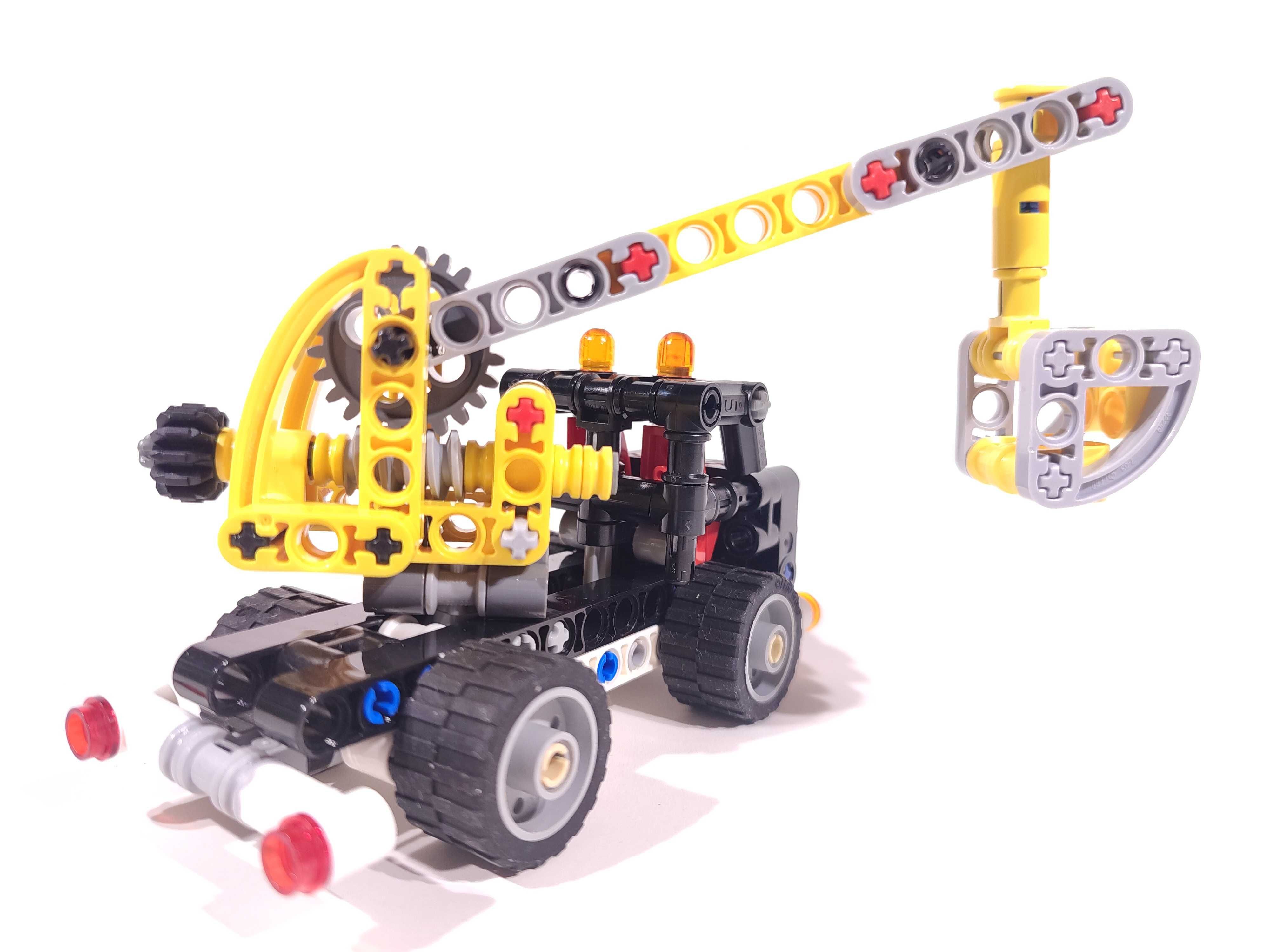 LEGO Technic 42031 - Ciężarówka z wysięgnikiem - Komplet 100%
