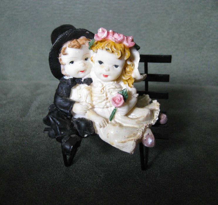 Namorados e Noivos na Banco de Jardim- 4 diferentes