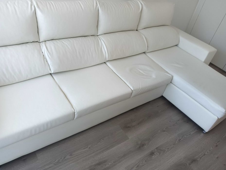 Sofá em pele sintética