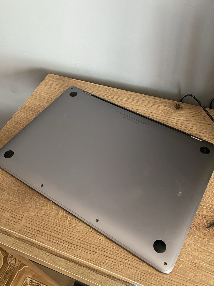 MacBook Pro 2016 (13-inch) i5, 8 ОЗУ, 250 SSD