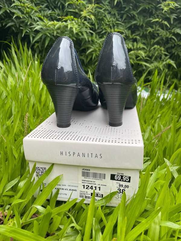 Sapatos Salto com Pedras Douradas