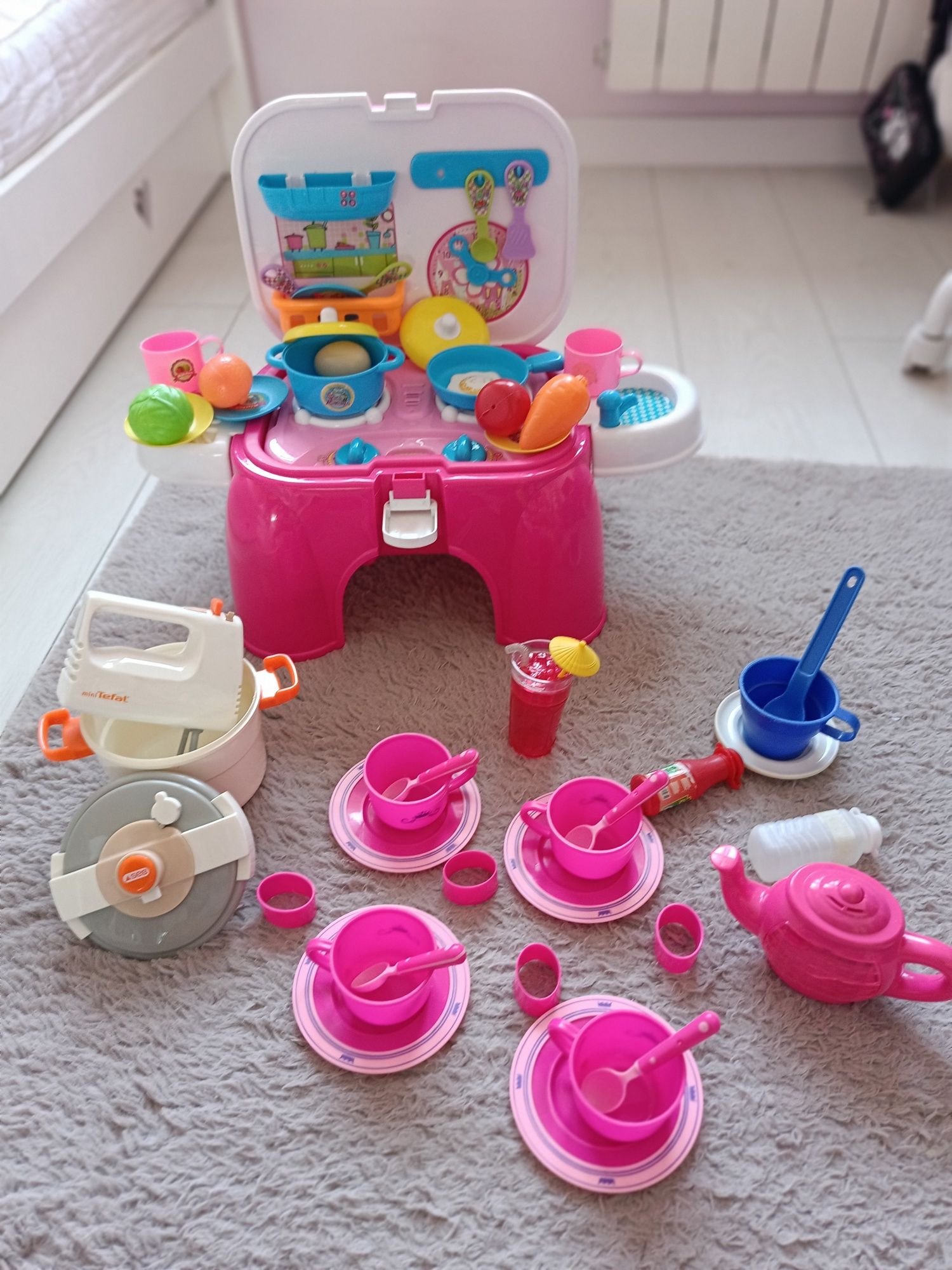Mini kuchnia taboret dla dzieci Tobi Toys + zestaw do kawy
Model – T