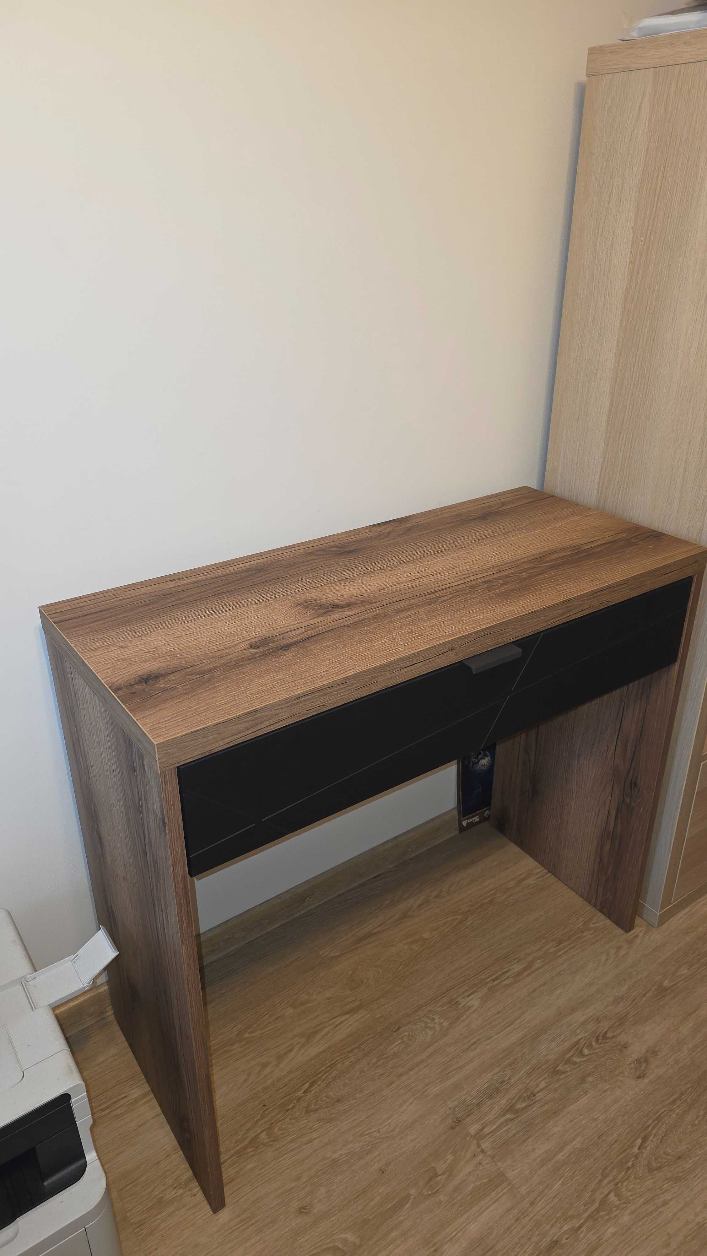 Toaletka / biurko jak nowe z Black Red White