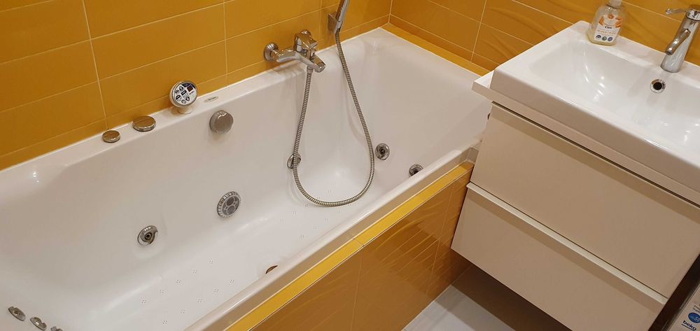Wanna z hydromasażem 170x70