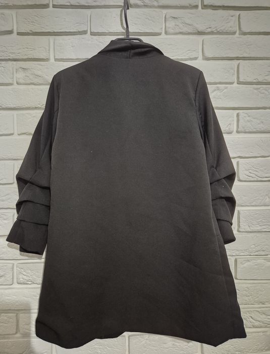 Dłuższa czarna marynarka uni sm