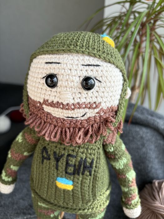 Іграшка - військовий ЗСУ, амігурумі військовий