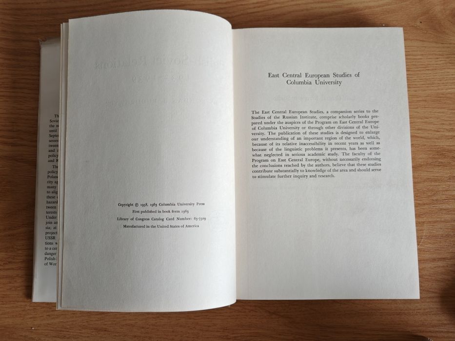 Ksiażka historyczna Polish-Soviet Relations 
Autor: Bohdan B.