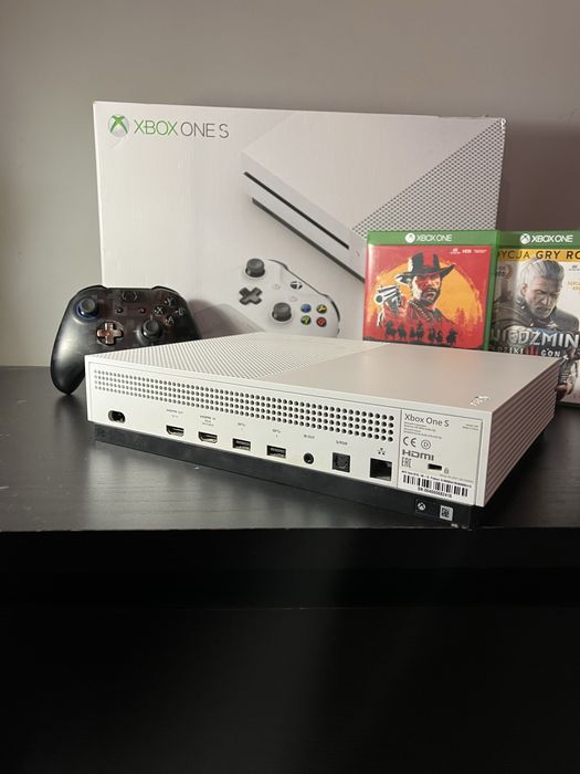 Xbox one s 1tb z grami oraz padem