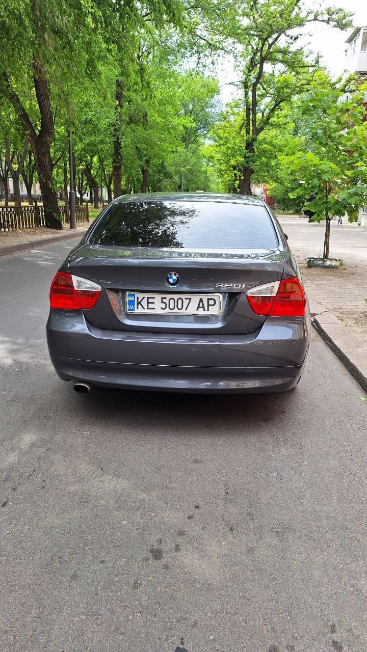 Продам БМВ е90 320 2.0 (150к.с)