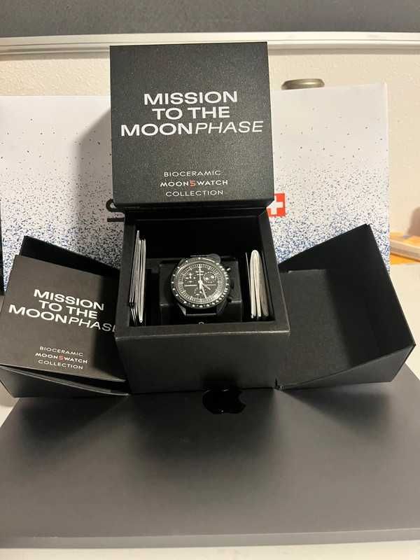Omega x Swatch Snoopy SO33B700 - Disque de phase de lune avec Snoopy
