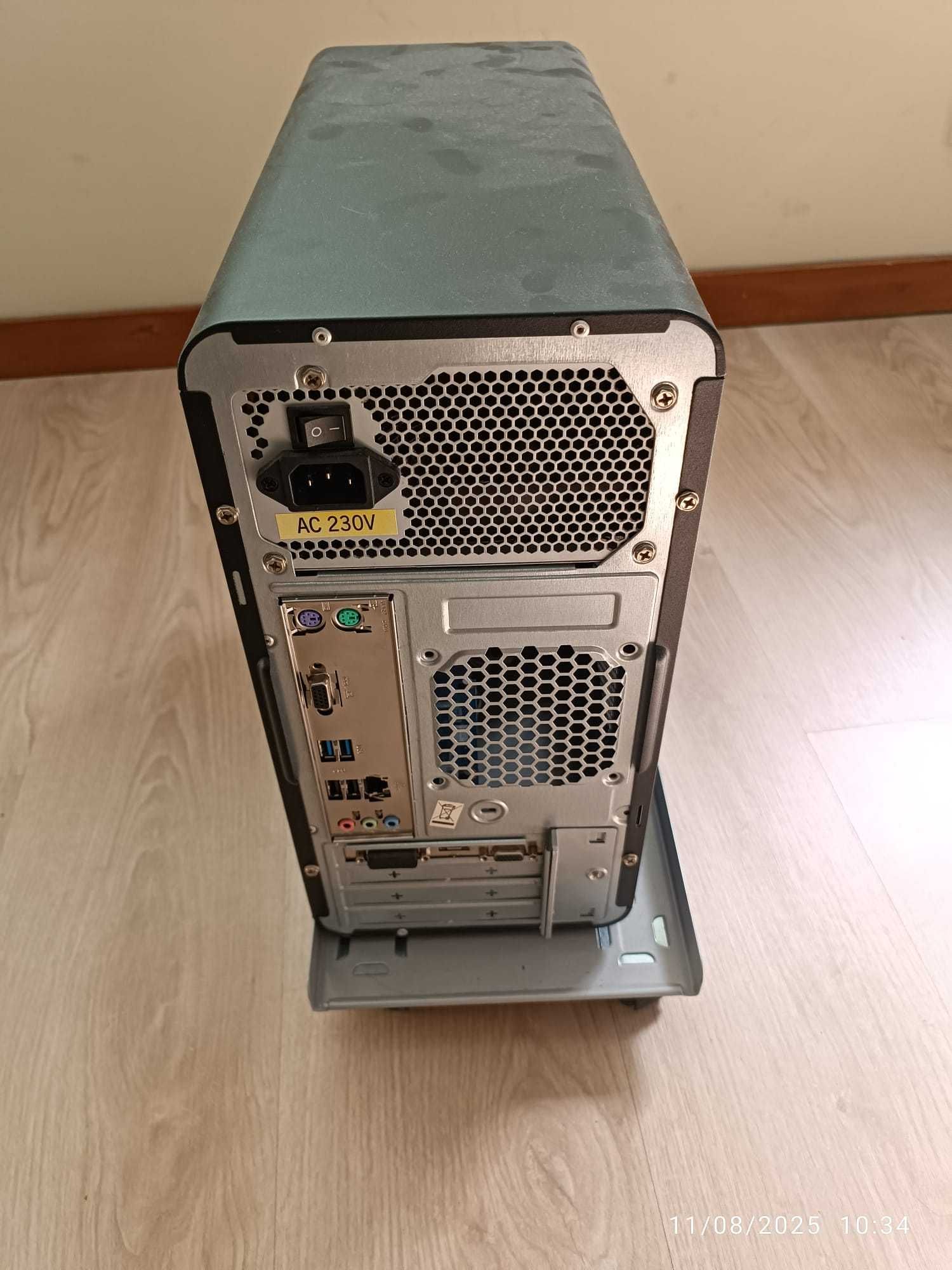 PC + teclado + ecrã