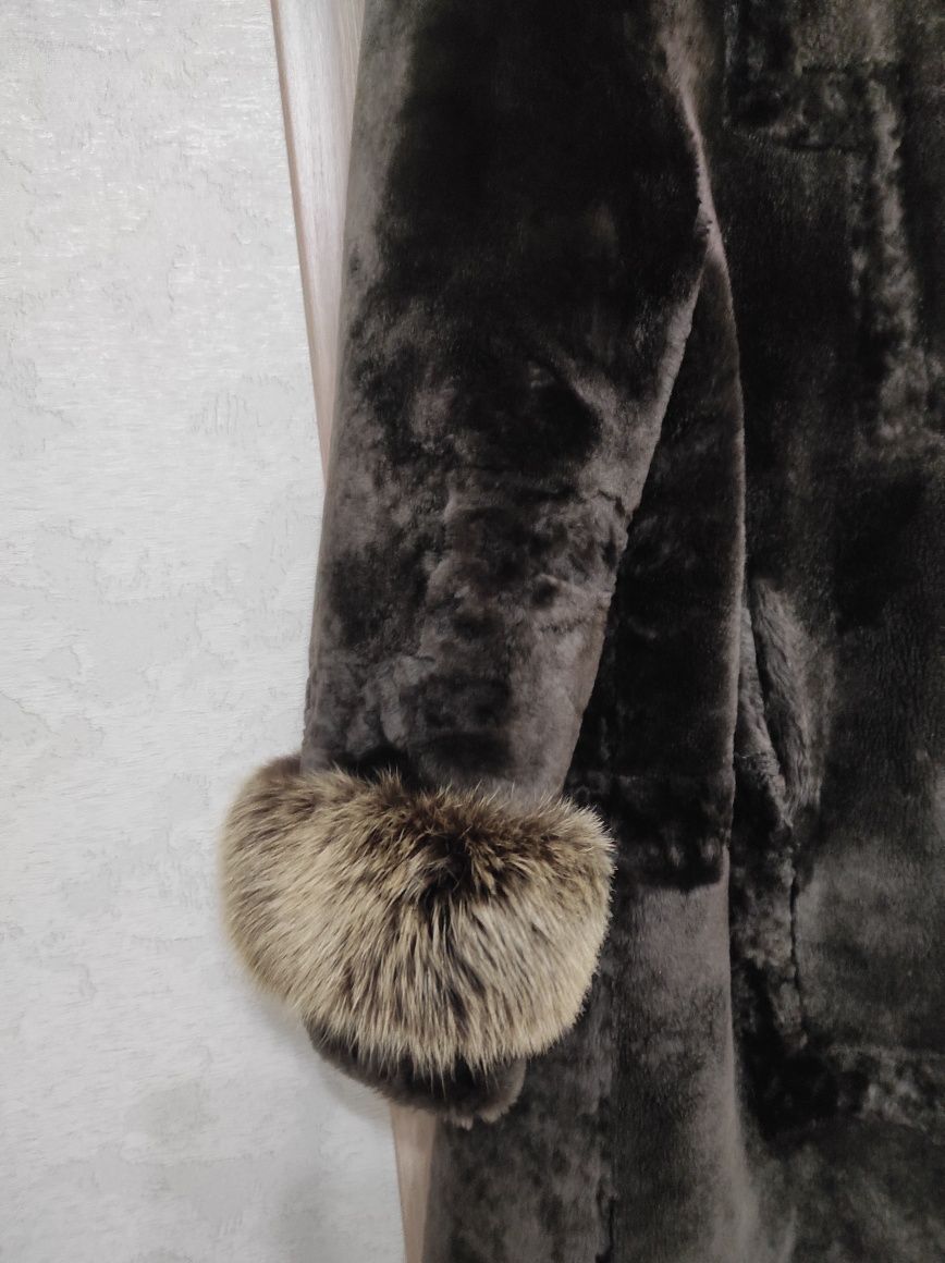 Продам шубу мутонову