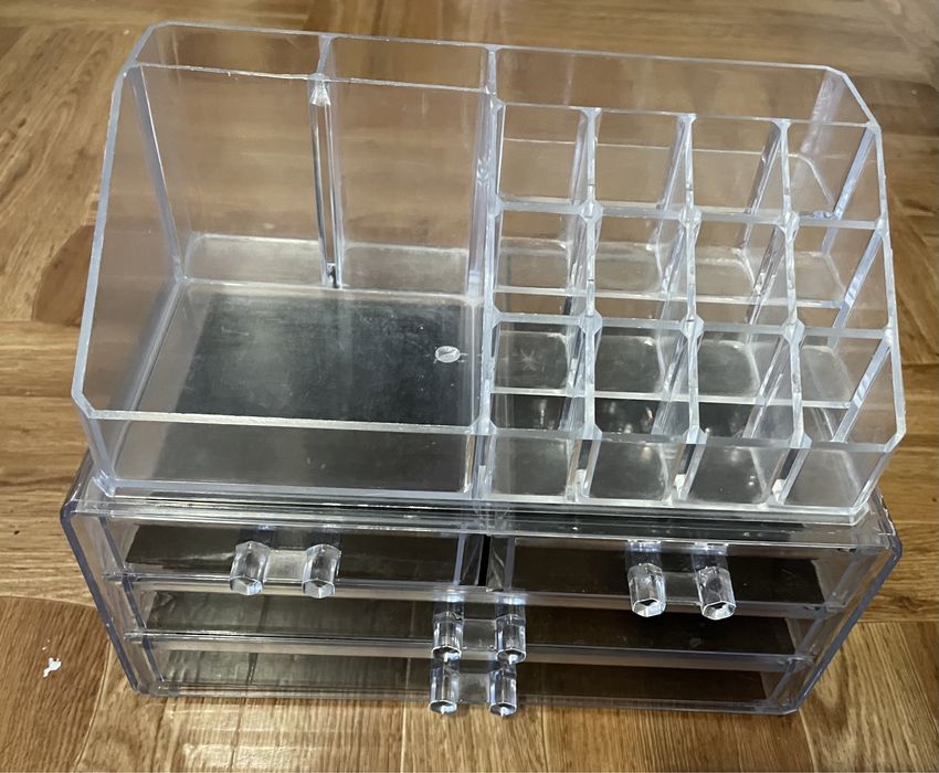 Органайзер–стойка для косметики