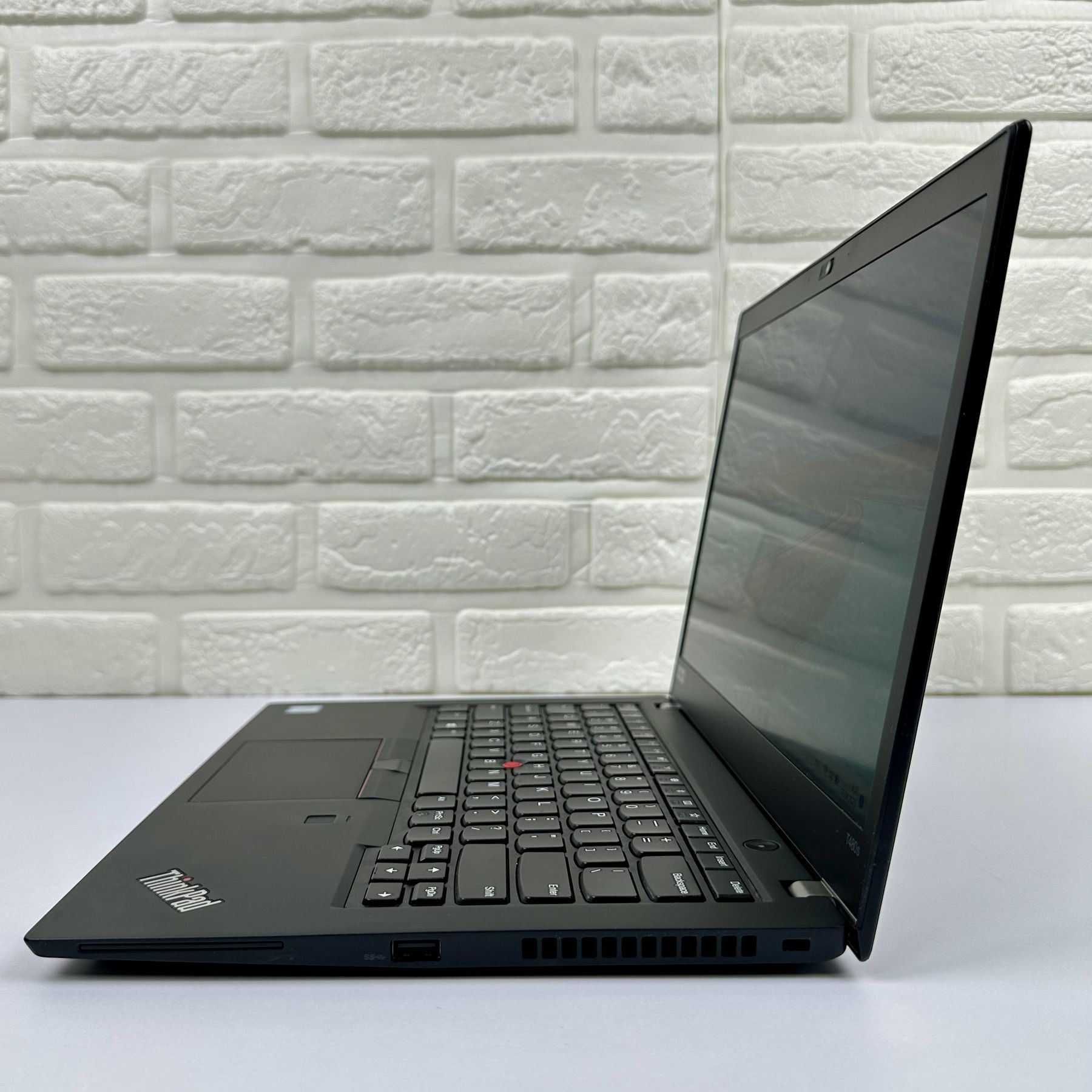 Ігровий ноутбук ультрабук Lenovo  Intel core i5 / 8gb DDR4 / SSD / IPS