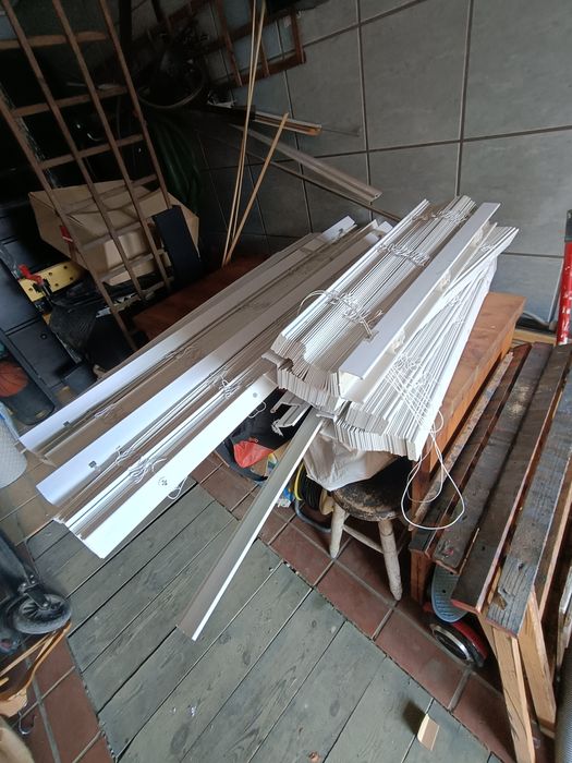 Żaluzje białe plastikowe 140