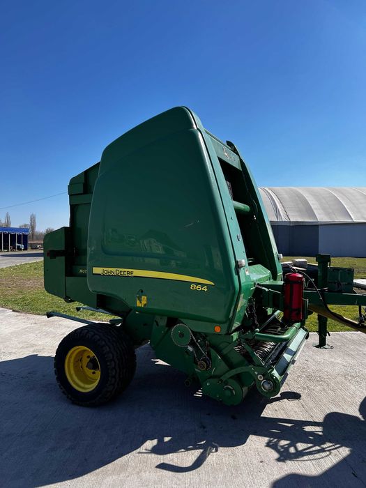Прес-підбірник John Deere 864