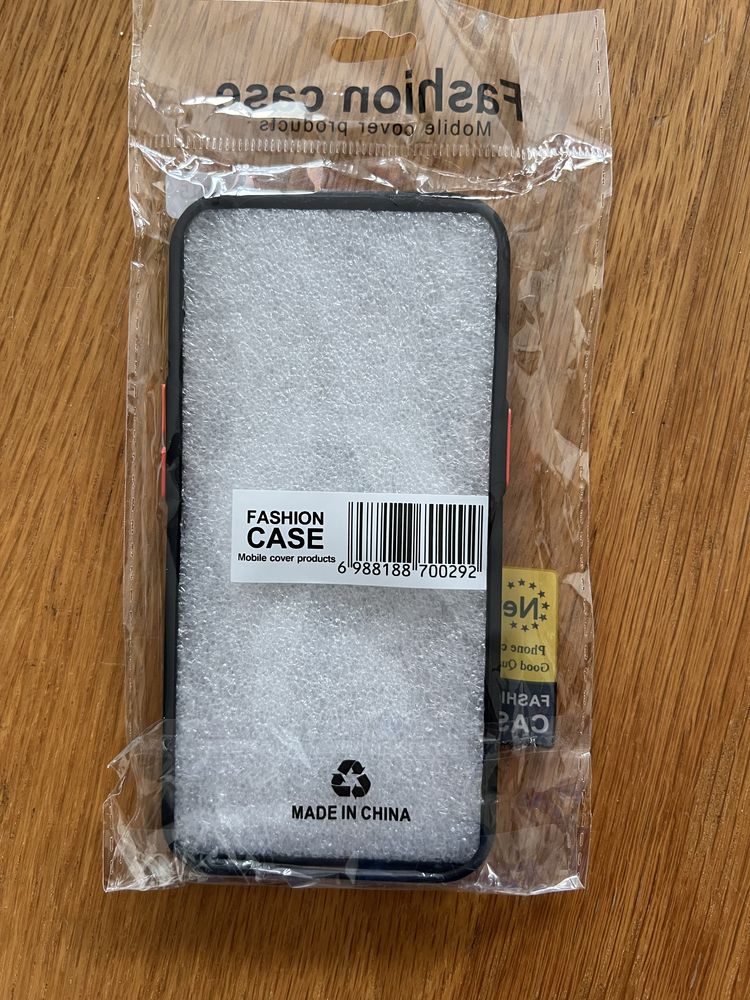 Nowe oryginalnie zapakowane etui do iPhone 15