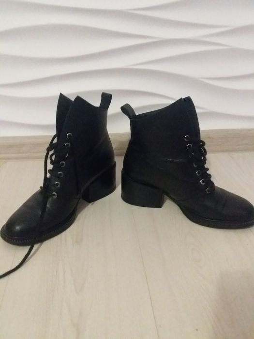 Продам черевики Estro