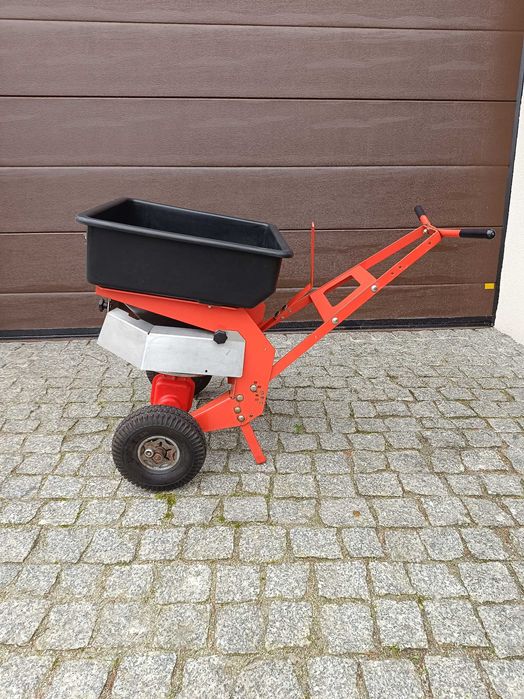 Rozsiewacz SOLARKA PIASKARKA RAUCH K 51 siewnik do nasion piasku soli
