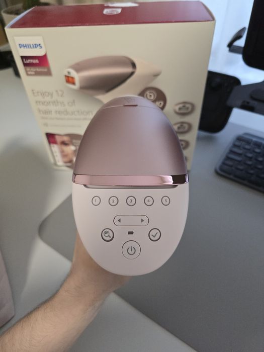 Фотоепілятор Philips lumea 9900