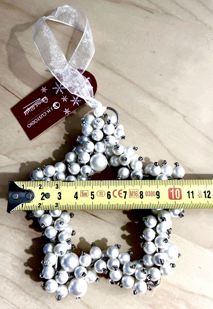 Estrela devirativa de natal em perolas e metal