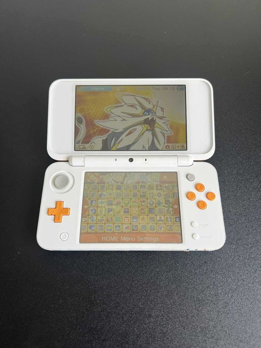 New Nintendo 2DS XL Branca/Laranja com 100+ Jogos