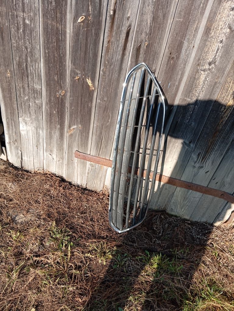 Kratka środkowa zderzaka przedniego przód grill Ford Fiesta mk7 Lift