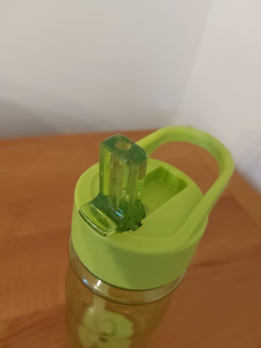 Garrafa verde com bebedouro | 450 ml